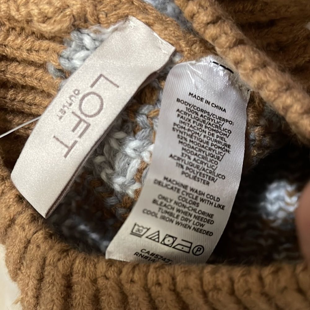 NWT- LOFT- matching scarf & beanie set - Picture 5 of 6